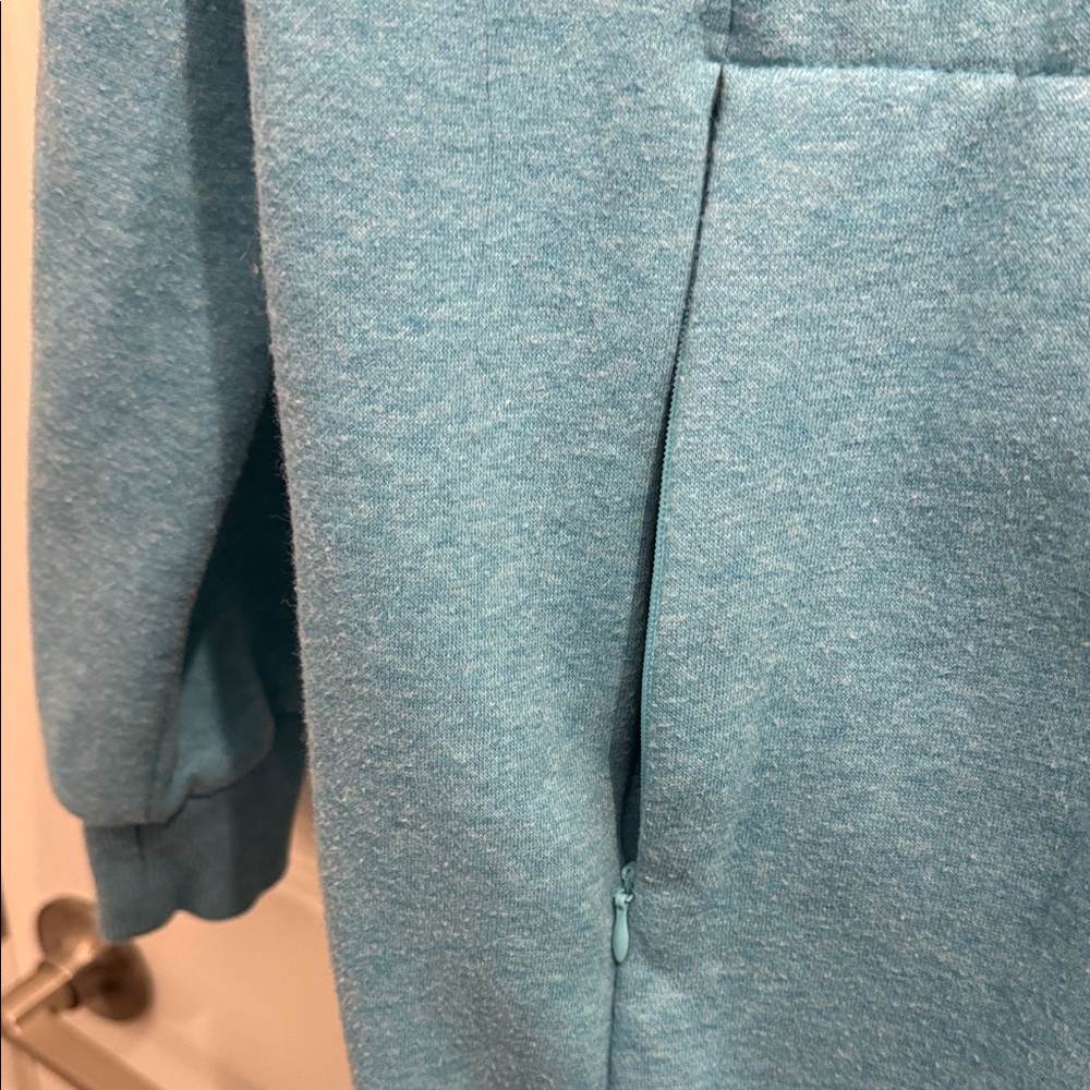 Gymshark Women's Blue pullover Sweater - Picture 3 of 8